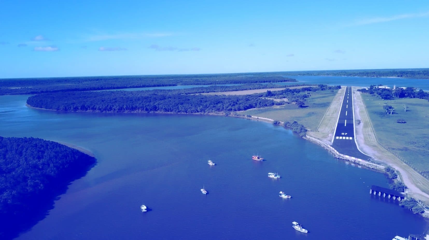 Vista aérea do litoral de Nova Viçosa, na Costa das Baleias